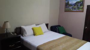 Rúm í herbergi á HOTEL EL ALMENDRO
