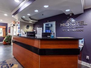 a lobby of a mueller inn suites by waldham at Microtel Inn and Suites Ocala in Ocala