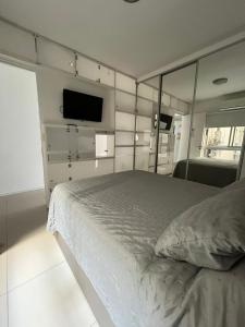 a bedroom with a bed and a flat screen tv at Apartamento 2 Ambientes - Moderno totalmente Amoblado in Buenos Aires