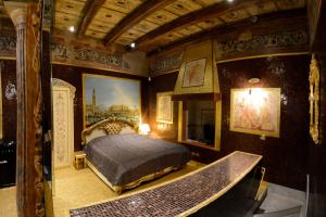 a bedroom with a bed in the middle of it at Il MOSAICO piccola spa in Verona