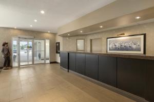 Vstupní hala nebo recepce v ubytování Days Inn & Suites by Wyndham Brandon + 37 fotografií