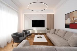 Telewizja i/lub zestaw kina domowego w obiekcie Upscale Athens Luxury Penthouse