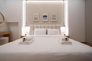 Łóżko lub łóżka w pokoju w obiekcie Upscale Athens Luxury Penthouse