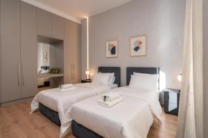 Łóżko lub łóżka w pokoju w obiekcie Upscale Athens Luxury Penthouse