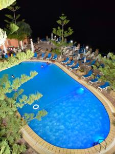 Bazén v ubytování Hotel La Playa Blanca nebo v jeho okolí