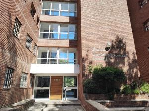 a brick building with a door in front of it at Confortmdp apartamentos in Mar del Plata
