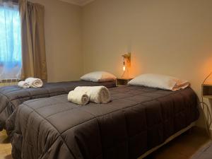 Un pat sau paturi într-o cameră la Hosteria Yamile