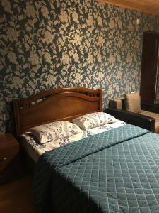 Postel nebo postele na pokoji v ubytování Guesthouse David Zhorzholiani