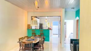 Η κουζίνα ή μικρή κουζίνα στο Linda Casa na Praia dos Carneiros,1 Minuto do Mar, Piscina Spa e Todo o Conforto