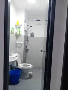 Bilik mandi di KAMI HOLIDAY HOME with SWIMMING POOL