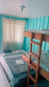 a bedroom with a bunk bed and a ladder at Pousada Praia Mansa Superagui in Superagui