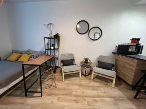 Posedenie v ubytovaní Studio cosy rez-de-chaussée