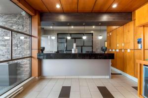 Kuchnia lub aneks kuchenny w obiekcie Best Western Premier Aberdeen Kamloops