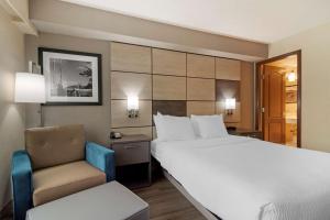 Łóżko lub łóżka w pokoju w obiekcie Best Western Premier Aberdeen Kamloops