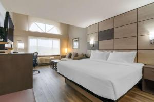 Łóżko lub łóżka w pokoju w obiekcie Best Western Premier Aberdeen Kamloops