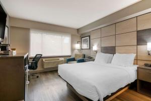 Łóżko lub łóżka w pokoju w obiekcie Best Western Premier Aberdeen Kamloops