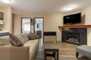 Telewizja i/lub zestaw kina domowego w obiekcie Best Western Premier Aberdeen Kamloops