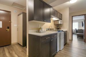 Kuchnia lub aneks kuchenny w obiekcie Best Western Premier Aberdeen Kamloops