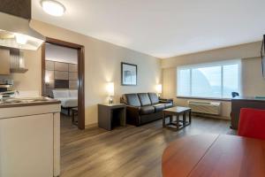 Kuchnia lub aneks kuchenny w obiekcie Best Western Premier Aberdeen Kamloops