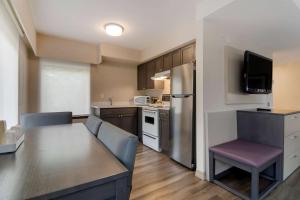 Kuchnia lub aneks kuchenny w obiekcie Best Western Premier Aberdeen Kamloops