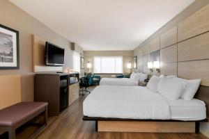 Telewizja i/lub zestaw kina domowego w obiekcie Best Western Premier Aberdeen Kamloops