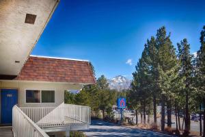 a building with a view of a mountain at Motel 6-Mammoth Lakes, CA in Mammoth Lakes