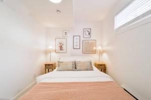 Photo de la galerie de l'établissement The Nook & Cranny Bsmt Suite, Near WEM & DT, Fast WiFi! Sleeps 4, à Edmonton