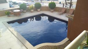 A piscina localizada em Flat na Beira Mar Mucuripe ou nos arredores