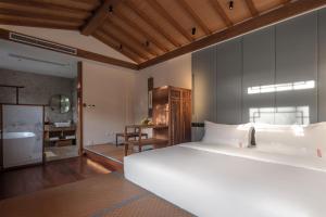 Letto o letti in una camera di Beijing Heyuan Courtyard Hotel (Forbidden City)