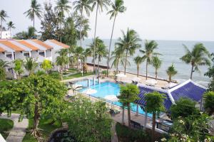 an aerial view of the hotel and the ocean at DYNASTY MUINE RESORT in Ấp Thiện Phước