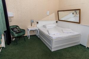 Postel nebo postele na pokoji v ubytování Hotel Goldene Spinne
