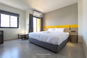 Postel nebo postele na pokoji v ubytování Yello Block Hotel