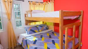 Katil dua tingkat atau katil-katil dua tingkat dalam bilik di Cabana Isla Mar