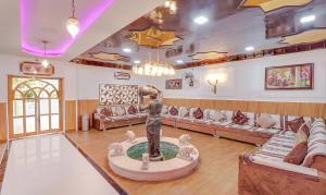 a living room with a statue in the middle of the room at Treebo Trend Tropical Roots, Bhupatwala Haridwar in Haridwār