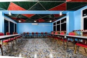 a conference room with a long table and red chairs at 2U Hotel Hatyai in Hat Yai