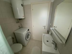 Koupelna v ubytování F.R. House + 7 fotografií