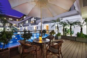Bazén v ubytování Sky Garden Inn nebo v jeho okolí