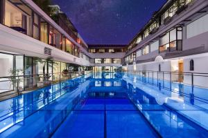 Bazén v ubytování Sky Garden Inn nebo v jeho okolí