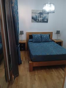 Posteľ alebo postele v izbe v ubytovaní Apartamento con terraza y piscina