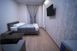 Ένα ή περισσότερα κρεβάτια σε δωμάτιο στο VN Hotel Vanadzor