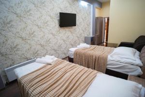Ένα ή περισσότερα κρεβάτια σε δωμάτιο στο VN Hotel Vanadzor