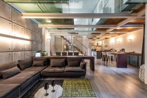 Design Apartment with private pool exclusive use - Stelvio 21 tesisinde bir oturma alanı