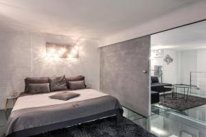 ミラノにあるDesign Apartment with private pool exclusive use - Stelvio 21のベッドルーム1室(ベッド1台付) +23枚の写真