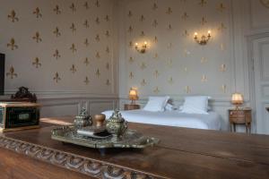 Postel nebo postele na pokoji v ubytování L'Hotel de Panette, Un exceptionnel château en coeur de ville
