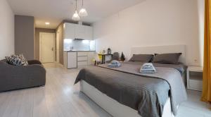 Postel nebo postele na pokoji v ubytování New Gudauri Loft 2 Apartments