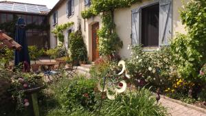 Κήπος έξω από το Gîte Périssée, le grand Gîte