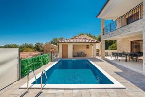 Fotografia z galérie ubytovania Villa MONICA with private pool v destinácii Risika