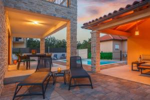 Fotografia z galérie ubytovania Villa MONICA with private pool v destinácii Risika