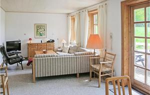 Posezení v ubytování 3 Bedroom Beautiful Home In Svaneke