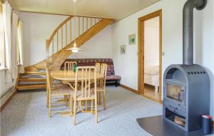 Posezení v ubytování Stunning Home In Svaneke With 3 Bedrooms